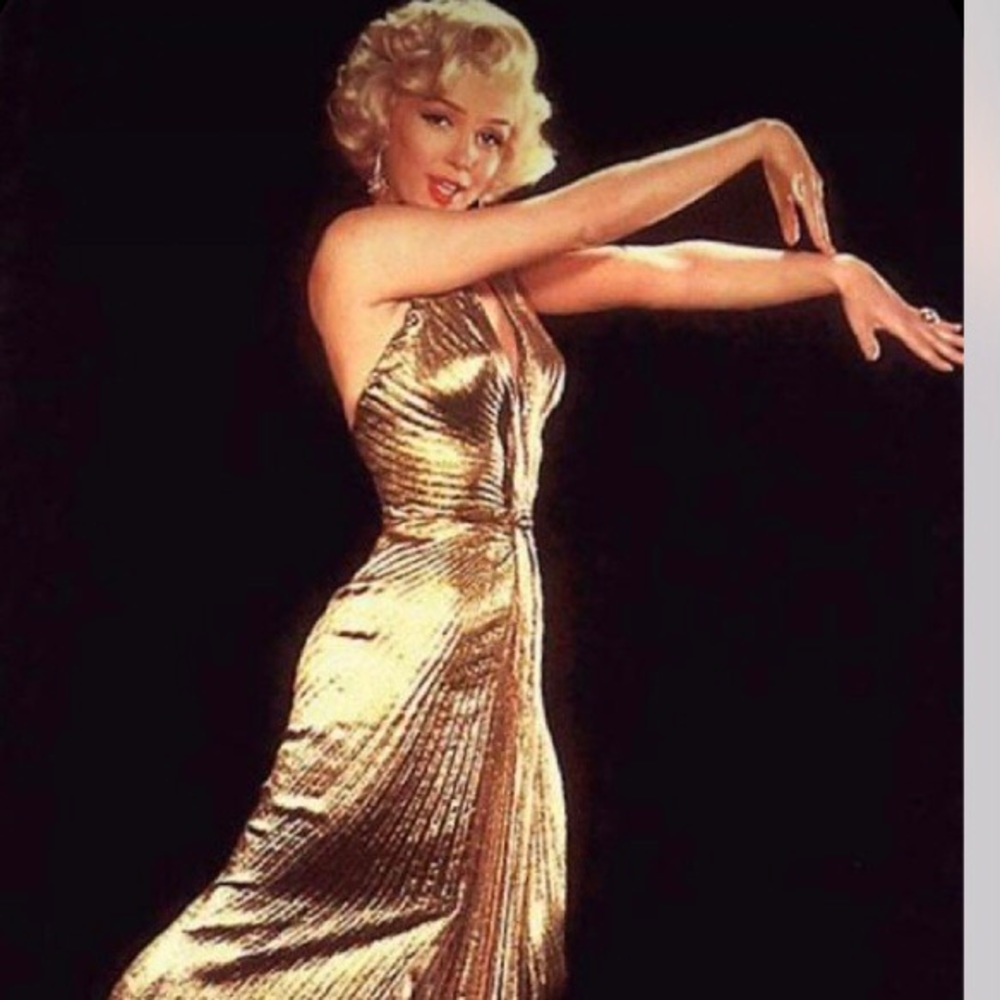 Stunning, brand new PERFECT Marilyn Monroe doll, never removed from her box! - Picture 11 of 11